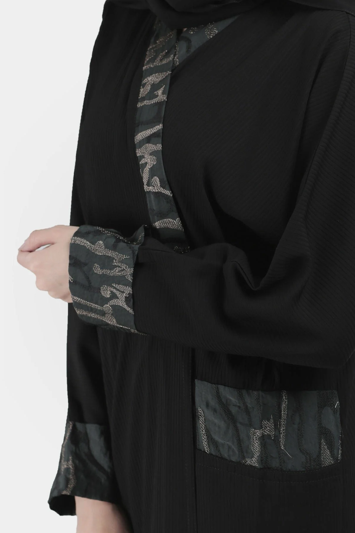 عباية كريب ملفوفة من التفتا خضراء بجيب من الأمام - Image 4