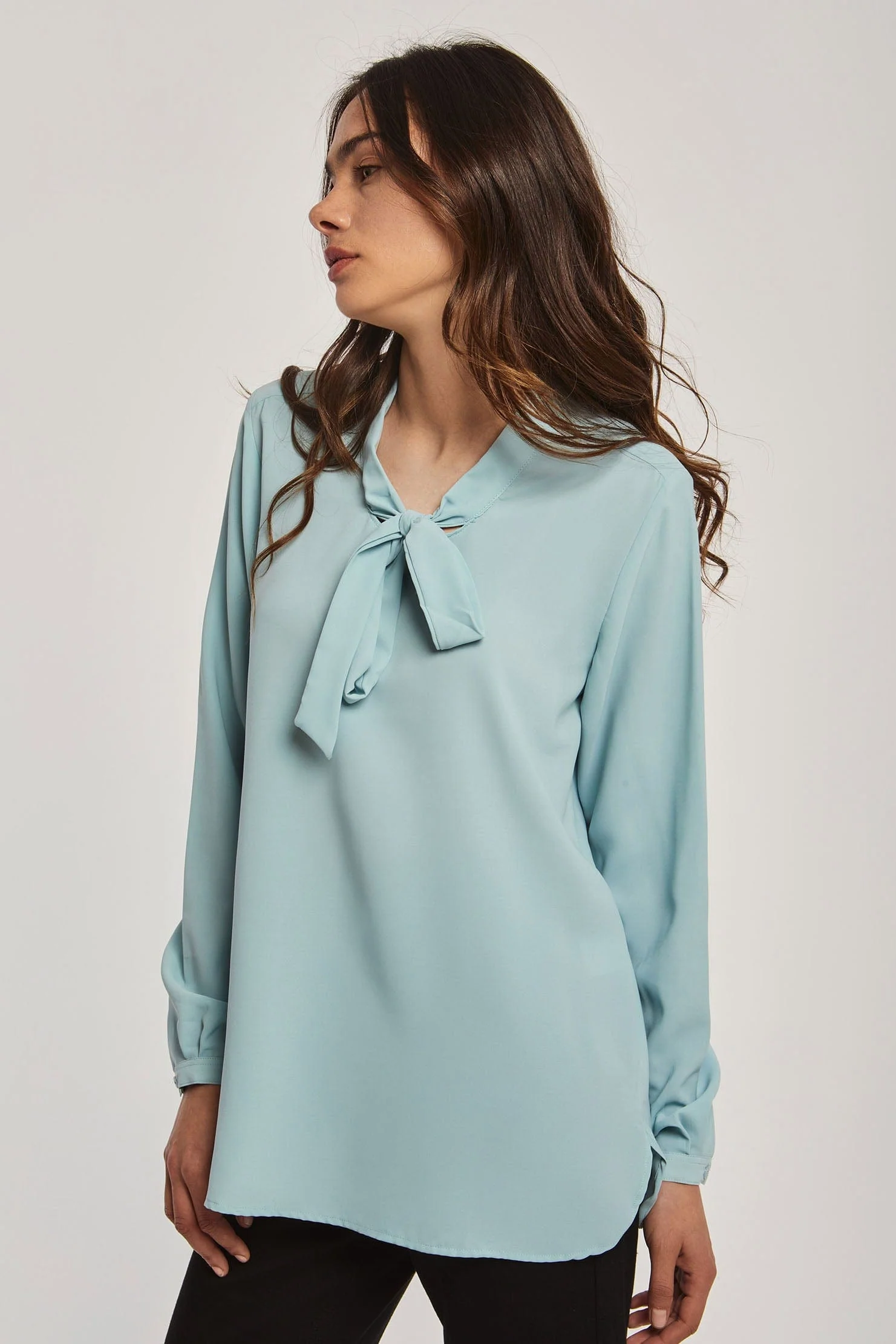 بلوزة نسائية سادة بربطة عنق - Image 9