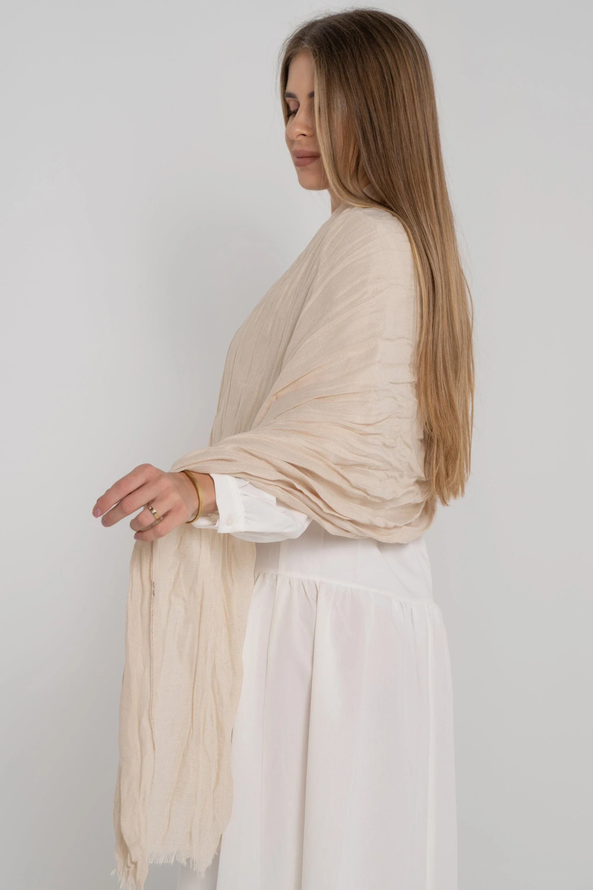 سكارف سادة مزين بالخيوط - Image 5