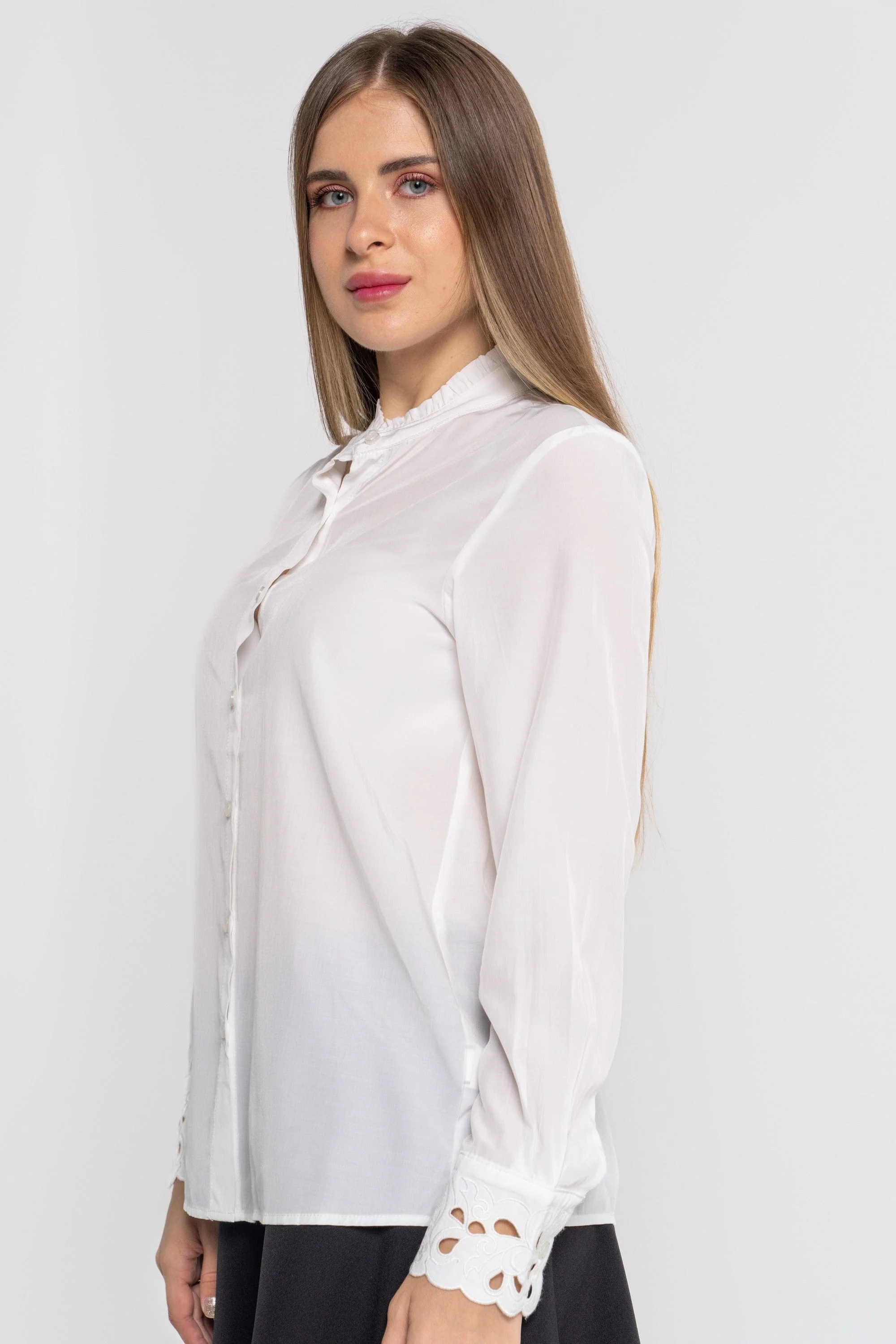 بلوزة سادة بأزرار أمامية كم طويل - Image 6