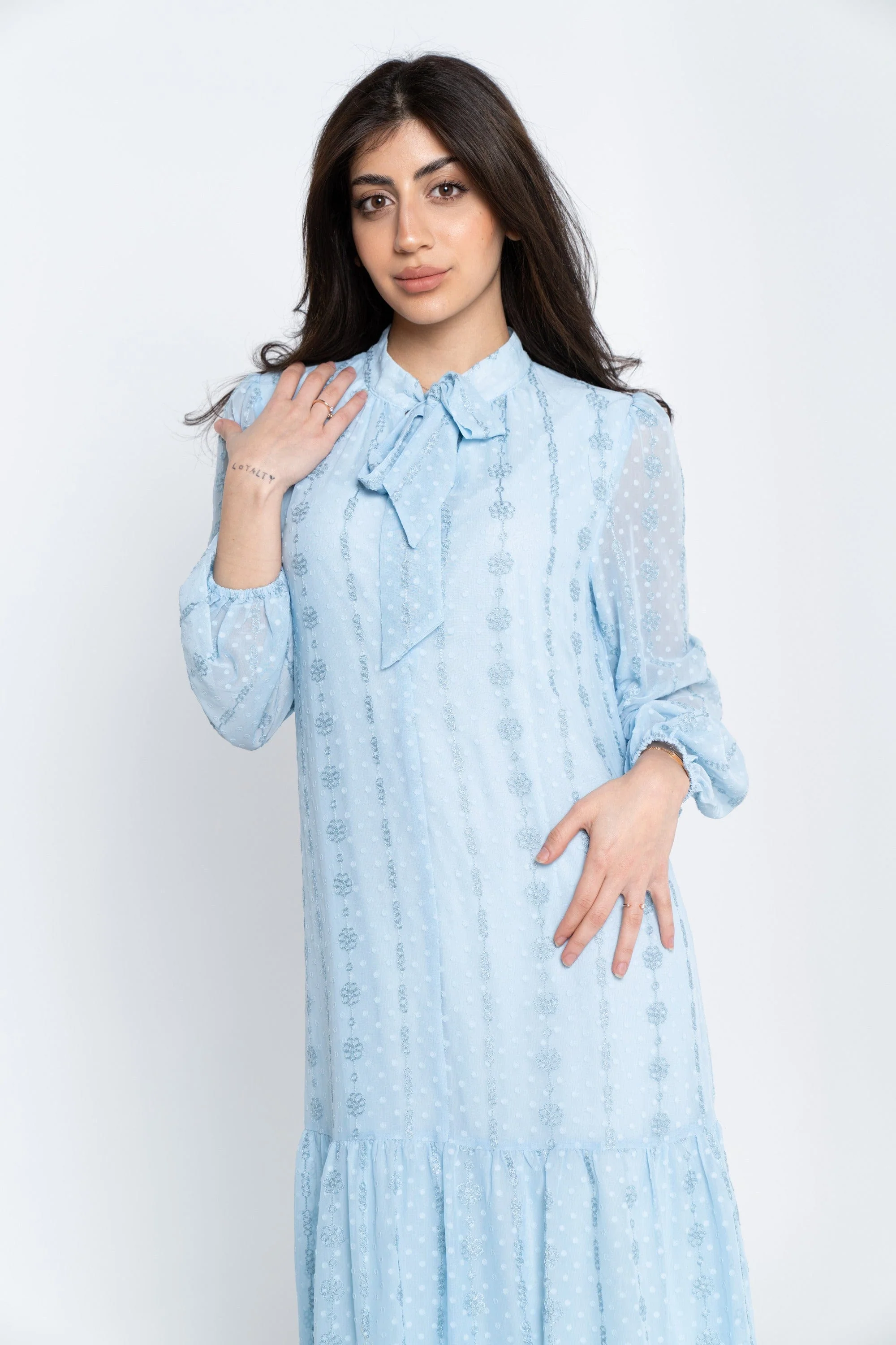 فستان ميدي أكمام طويلة مع ياقة فيونكة - Image 6