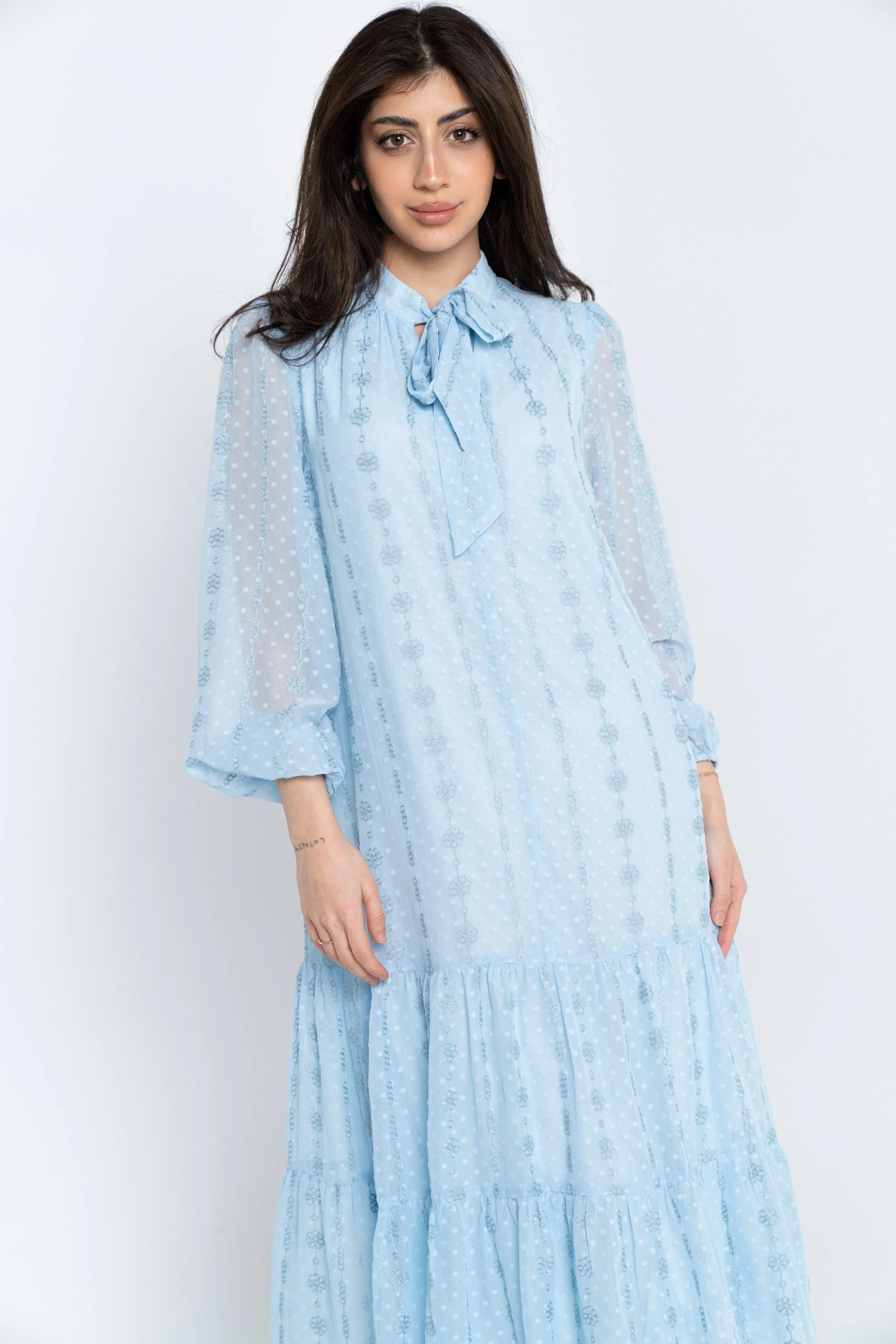 فستان ميدي أكمام طويلة مع ياقة فيونكة - Image 7