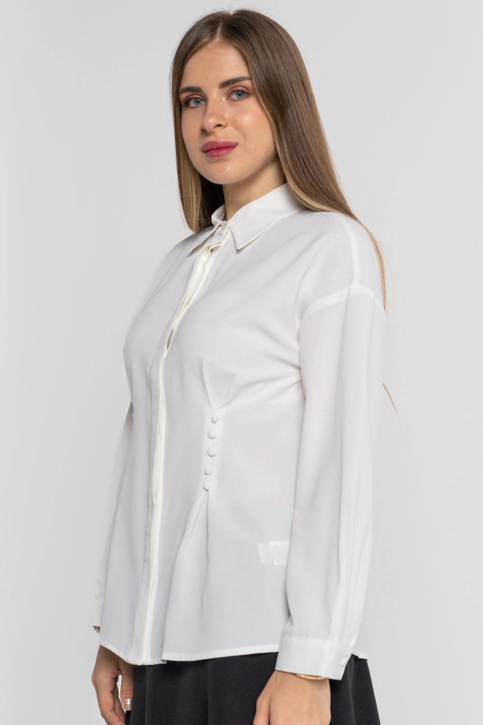 قميص نسائي سادة بأزرار جانبية بأكمام طويلة - Image 6