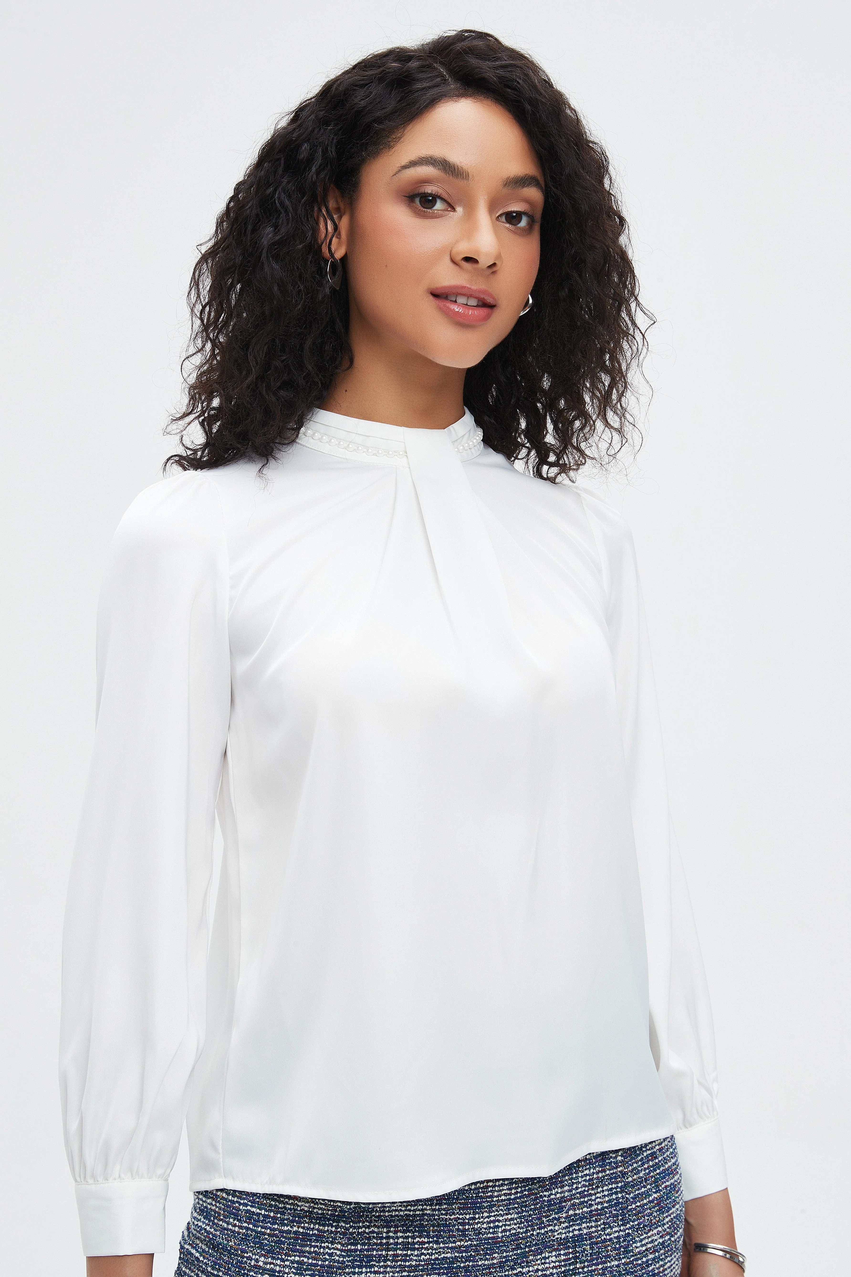 بلوزة نسائية بأكمام طويلة سادة - Image 8