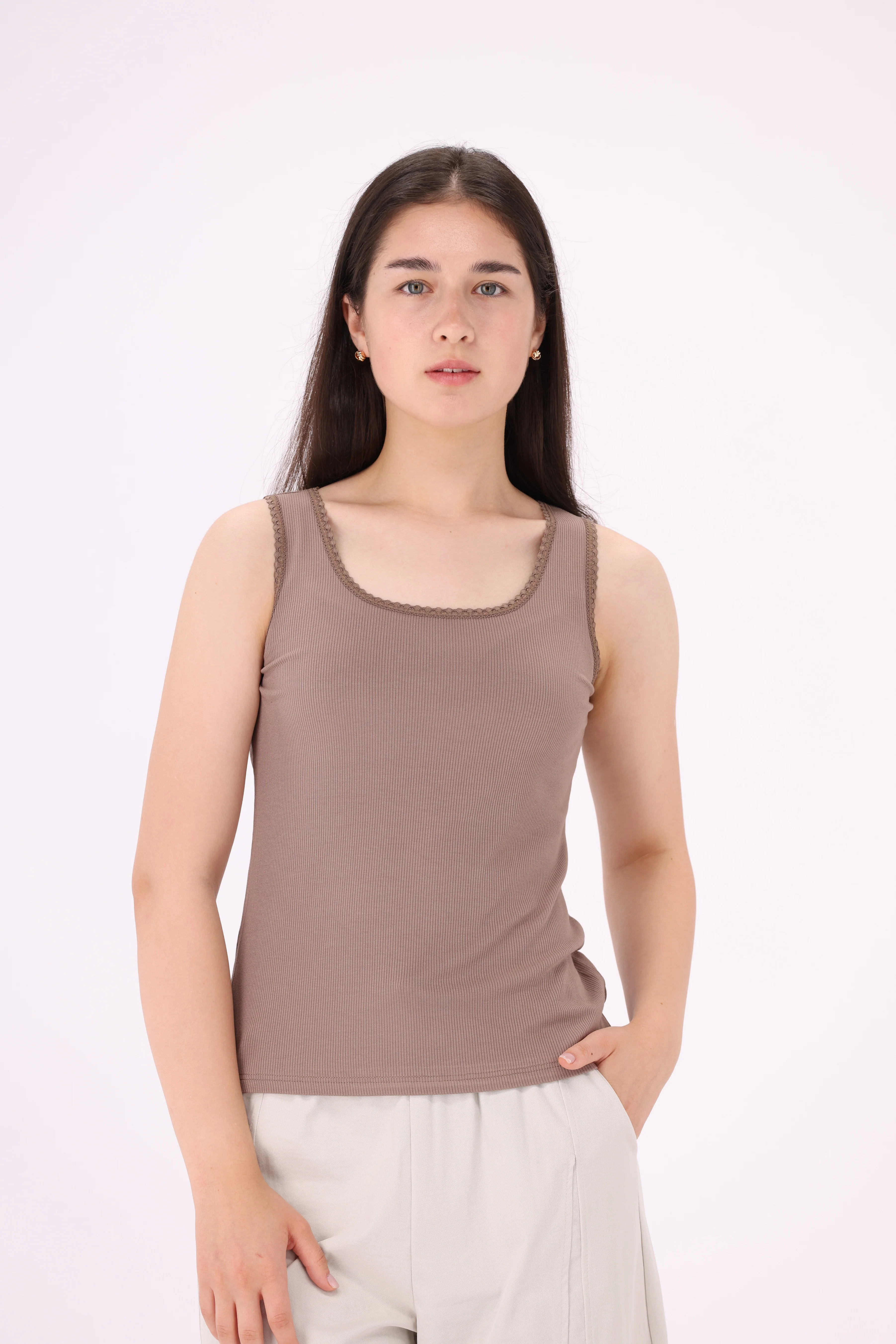 توب حمالات عريضة بتطريز - Image 3