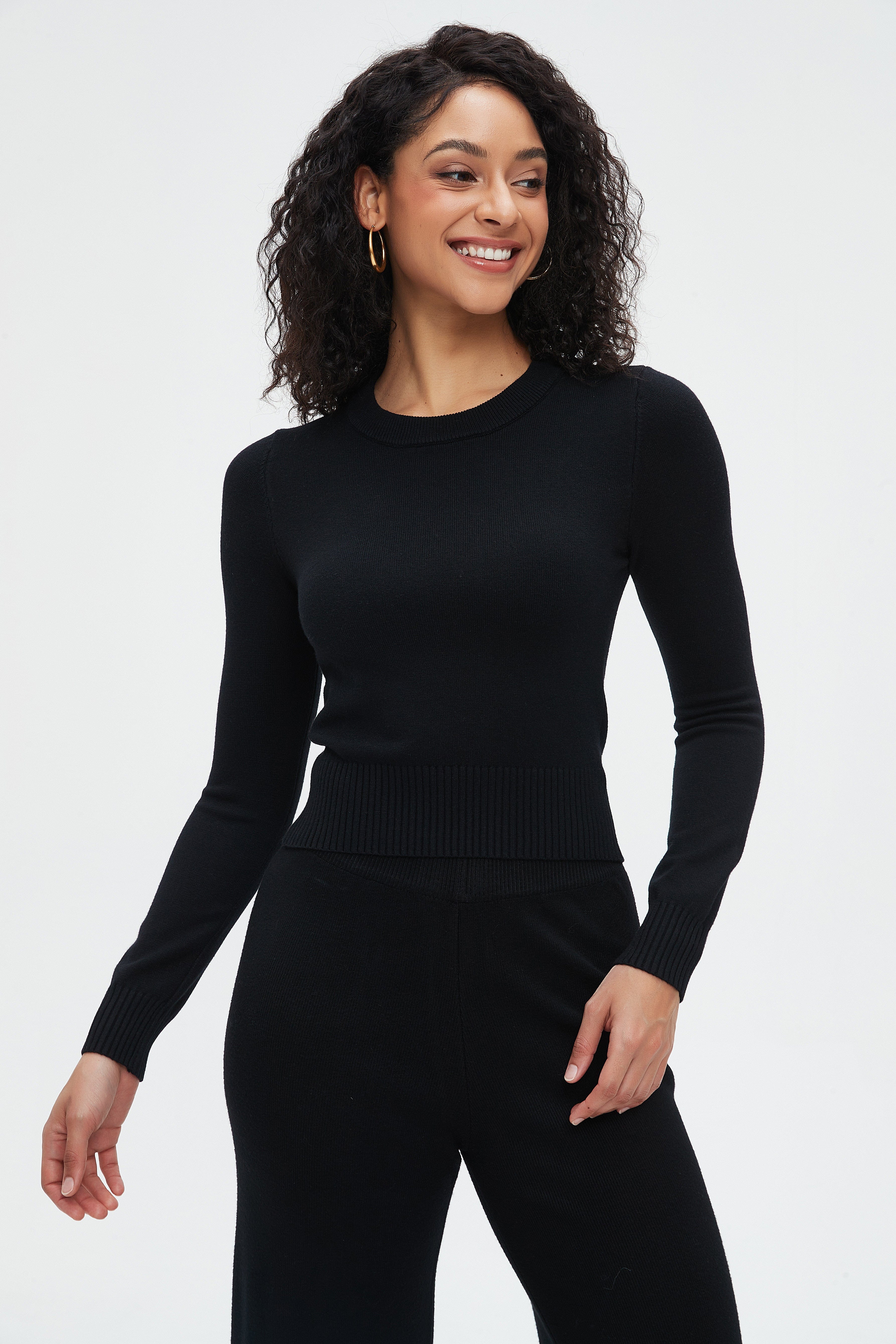 بلوزة نسائية قصيرة بأكمام طويلة سادة - Image 16