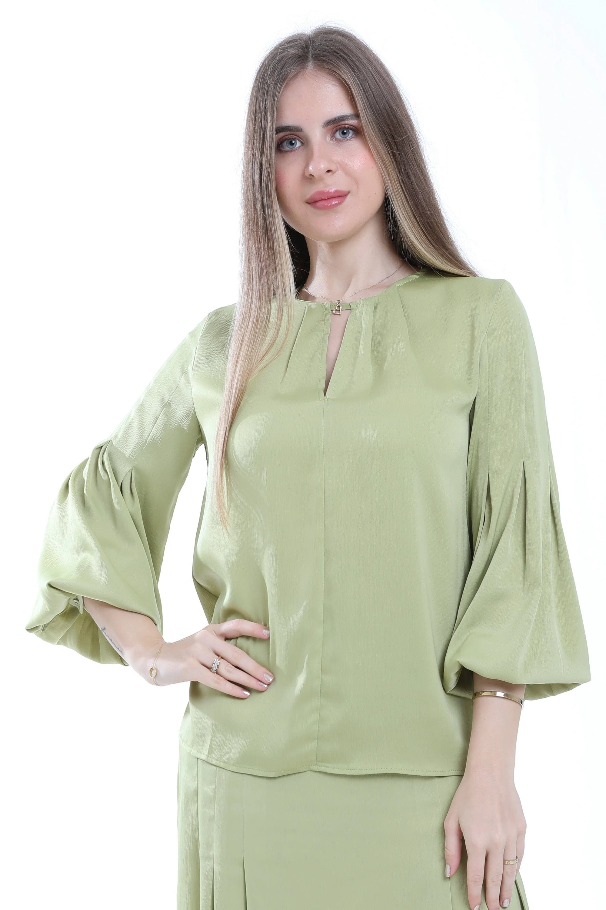 توب سادة بفتحة صدر كم طويل بف نسائي - Image 5
