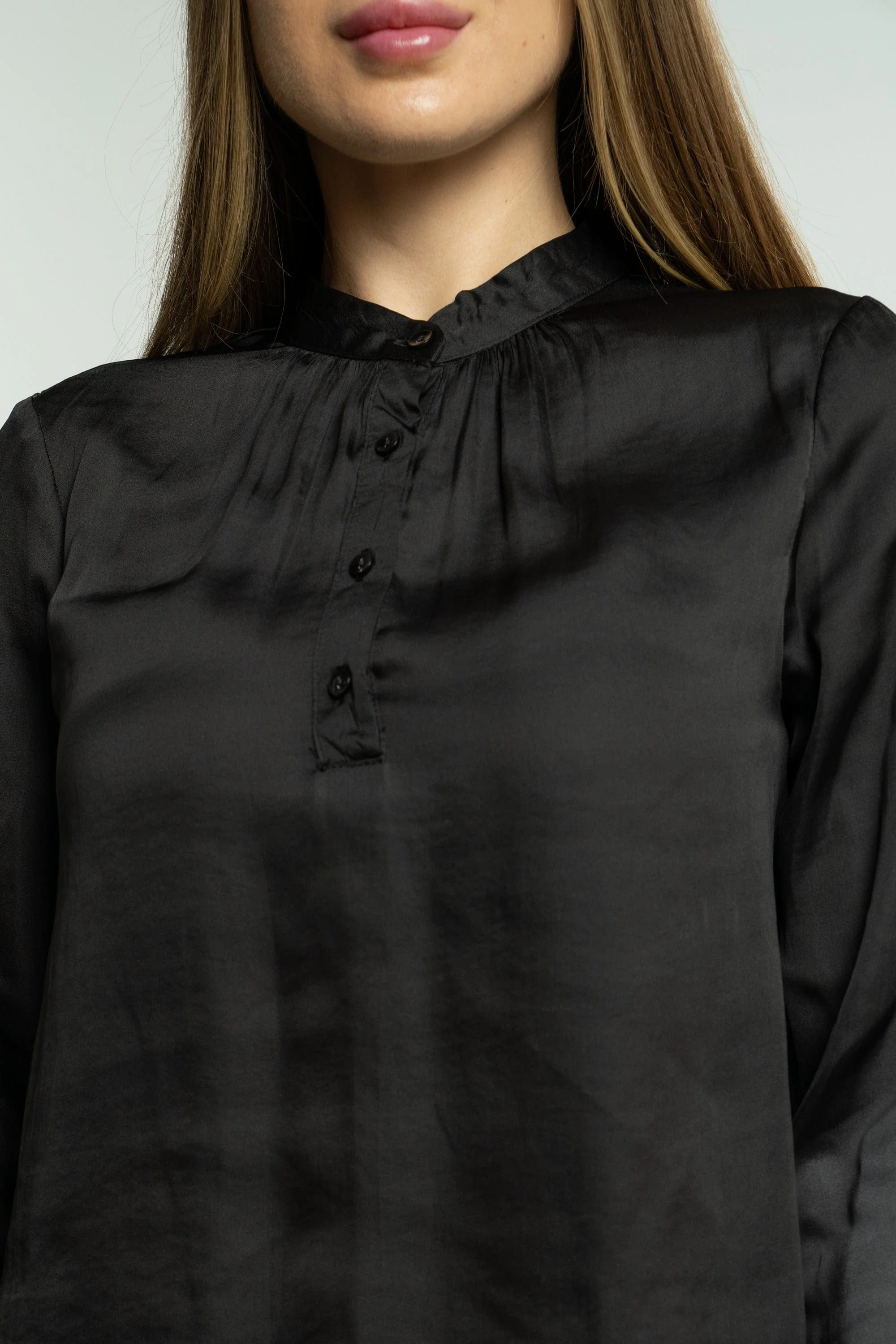 بلوزة سادة بأزرار أمامية بأكمام طويلة نسائي - Image 8