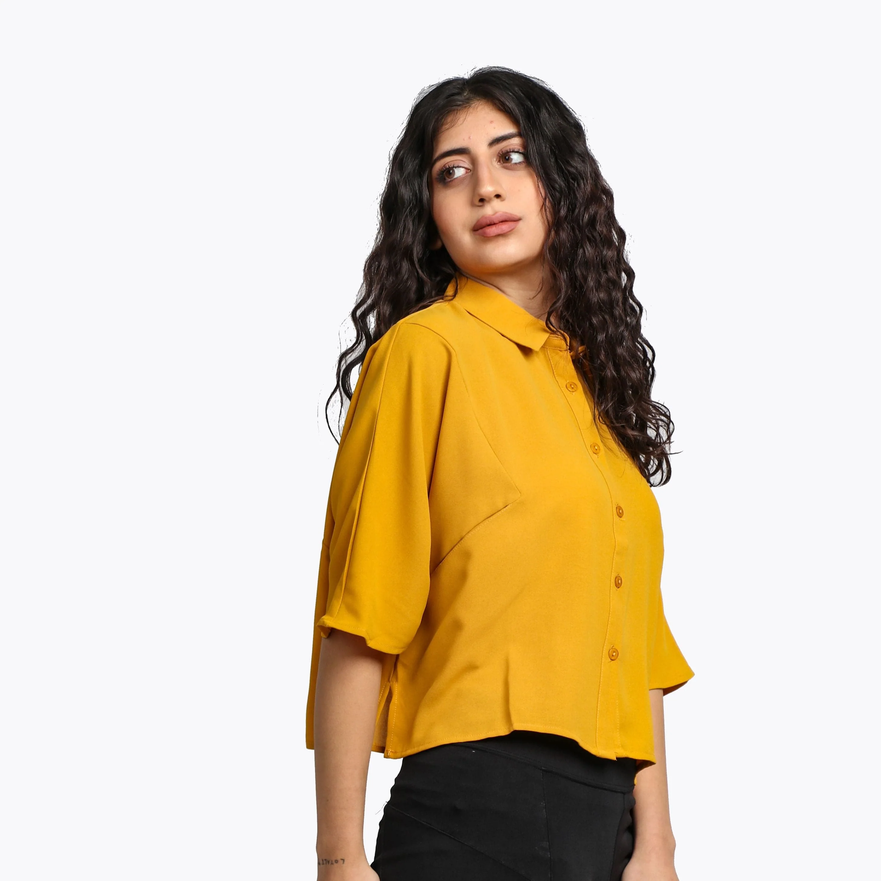 بلوزة قصيرة نسائية بياقة قصيرة - Image 2